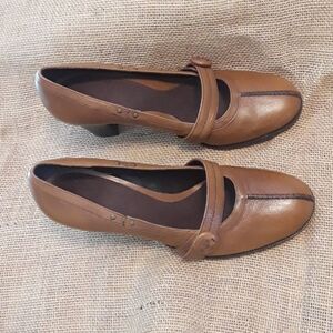 Nwot Aerosoles 8 1/2 B Leather High Heels